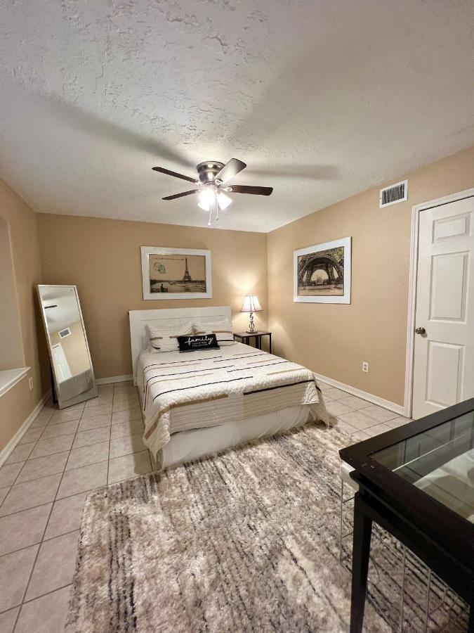 Centrally Located Houston Retreat! Sleeps 8, 10 Min To Downtown, Free Parking Εξωτερικό φωτογραφία