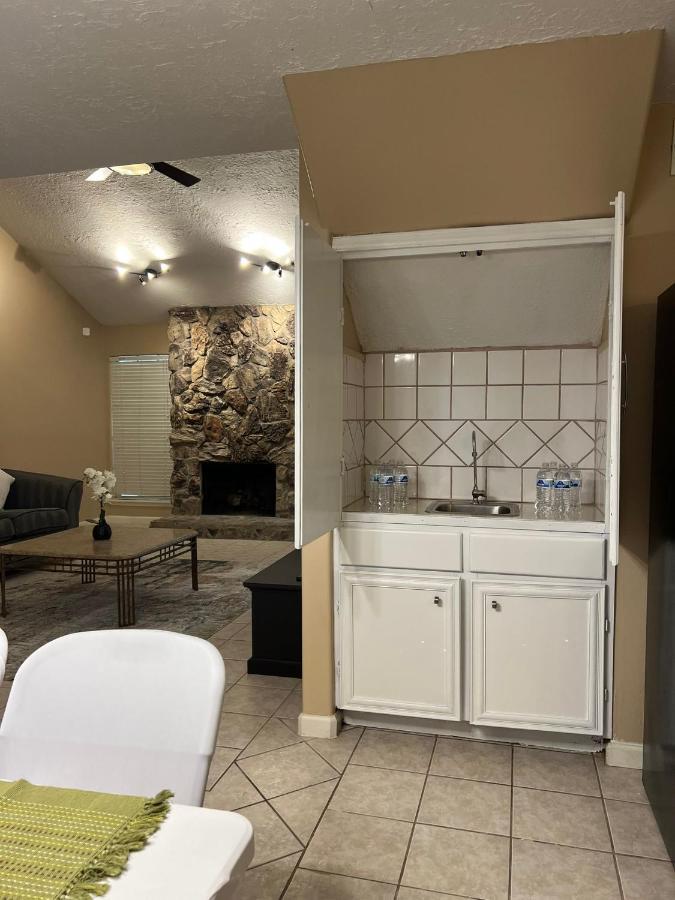 Centrally Located Houston Retreat! Sleeps 8, 10 Min To Downtown, Free Parking Εξωτερικό φωτογραφία