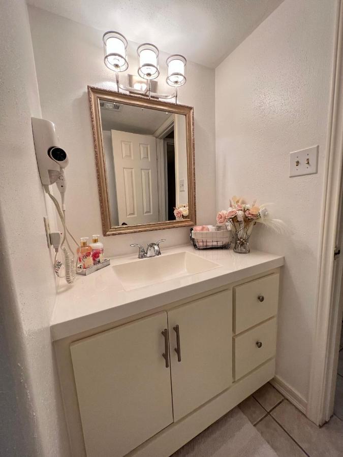 Centrally Located Houston Retreat! Sleeps 8, 10 Min To Downtown, Free Parking Εξωτερικό φωτογραφία